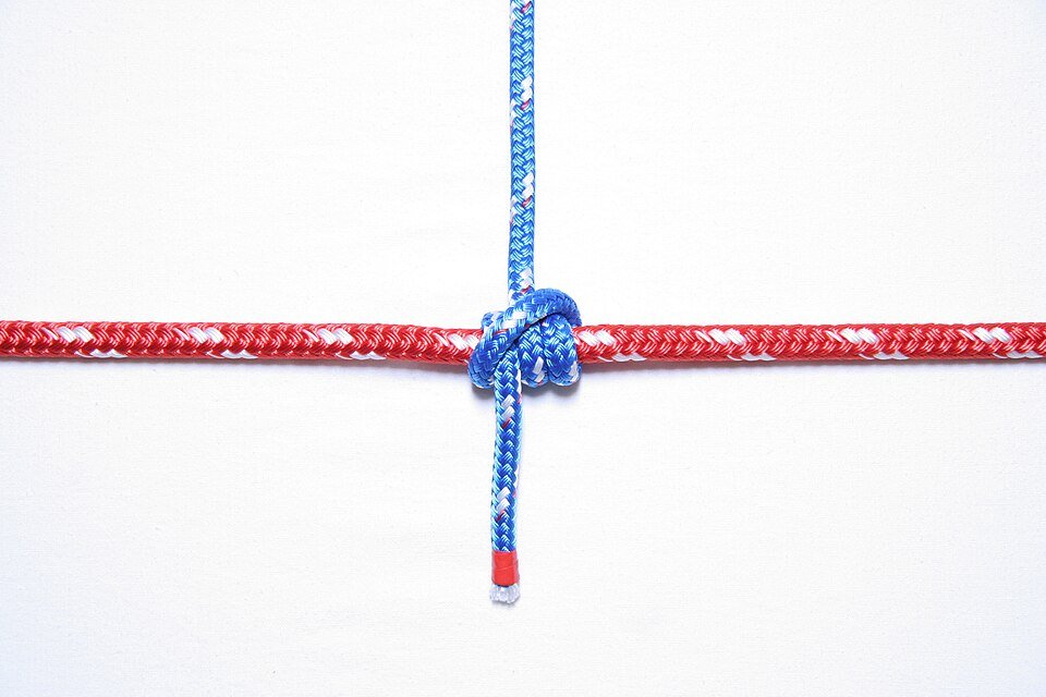 Diagram of how a rolling hitch is tied