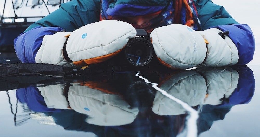A picture of sailing gloves